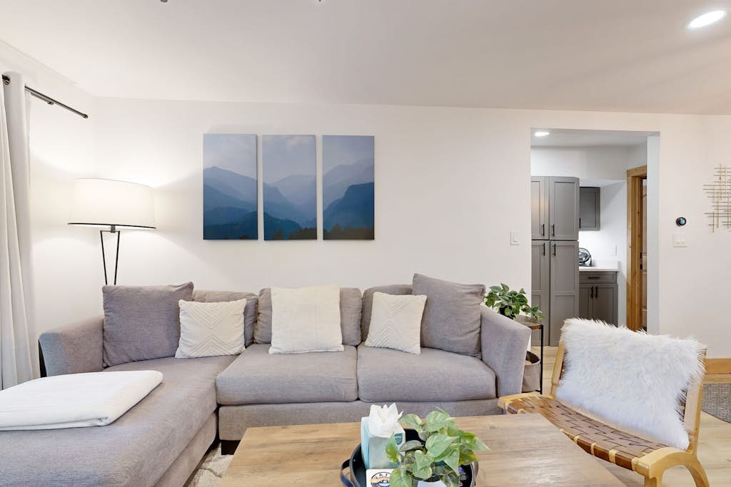 Remodeled condo with mountain view, deck, fireplace, & W/D - walkable location