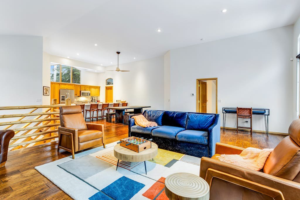 Modern mountain hideaway with private hot tub, gas fireplace, balcony, & grill