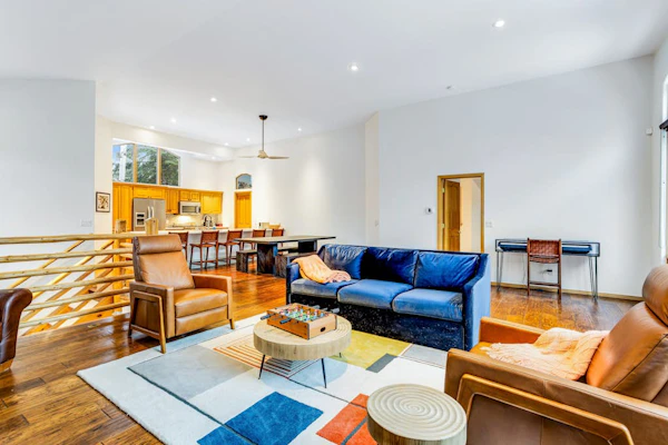Modern mountain hideaway with private hot tub, gas fireplace, balcony, & grill