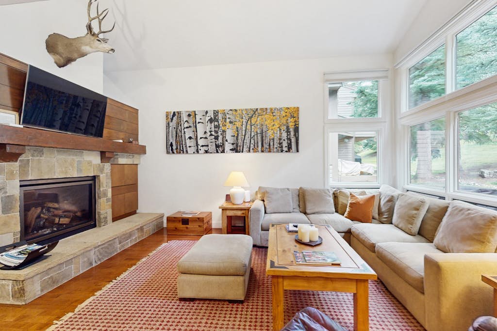 Comfortable home with fully stocked kitchen & W/D - great location