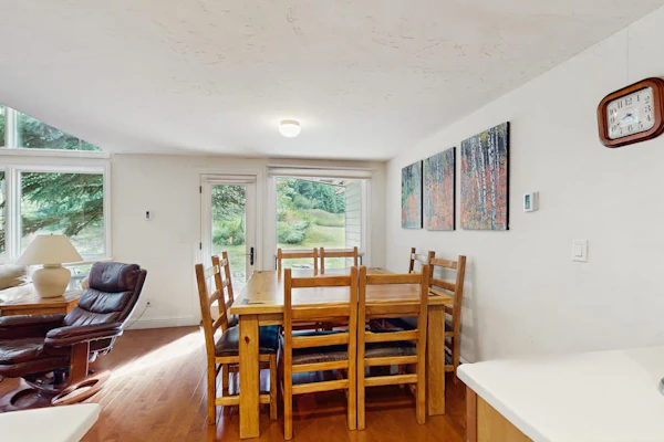 Comfortable home with fully stocked kitchen & W/D - great location