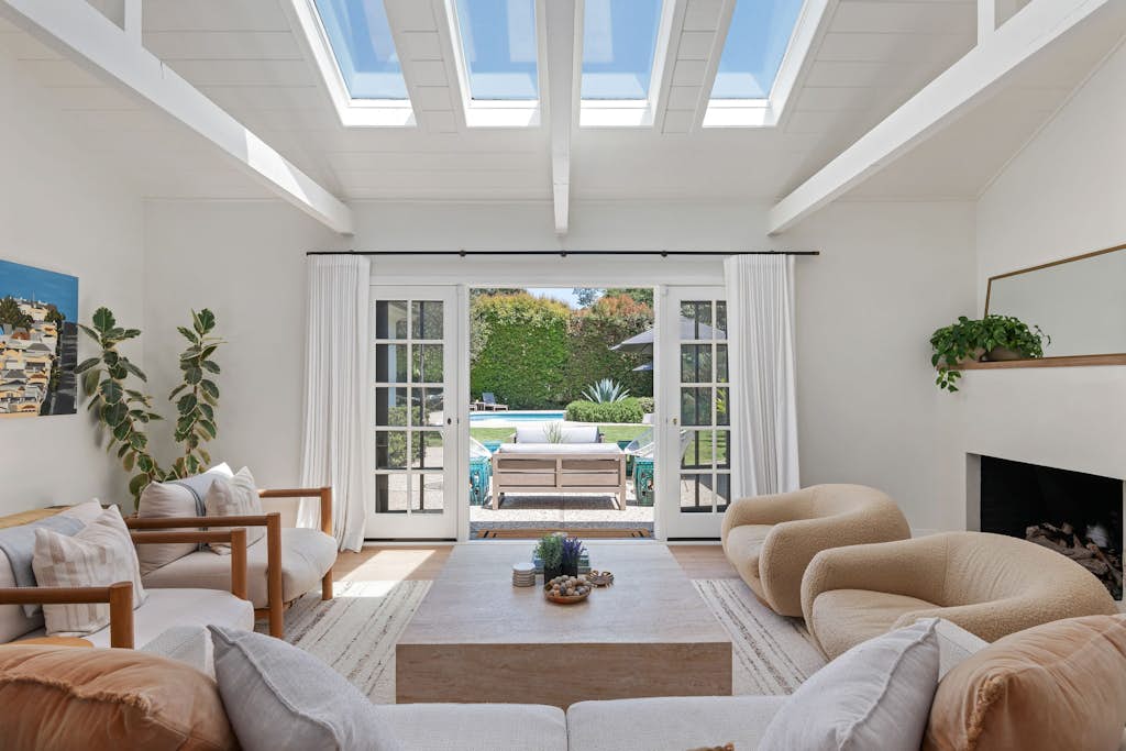 NEW Montecito Hedgerow Jewel Box, 4BD/3BA, with Pool and Jacuzzi!