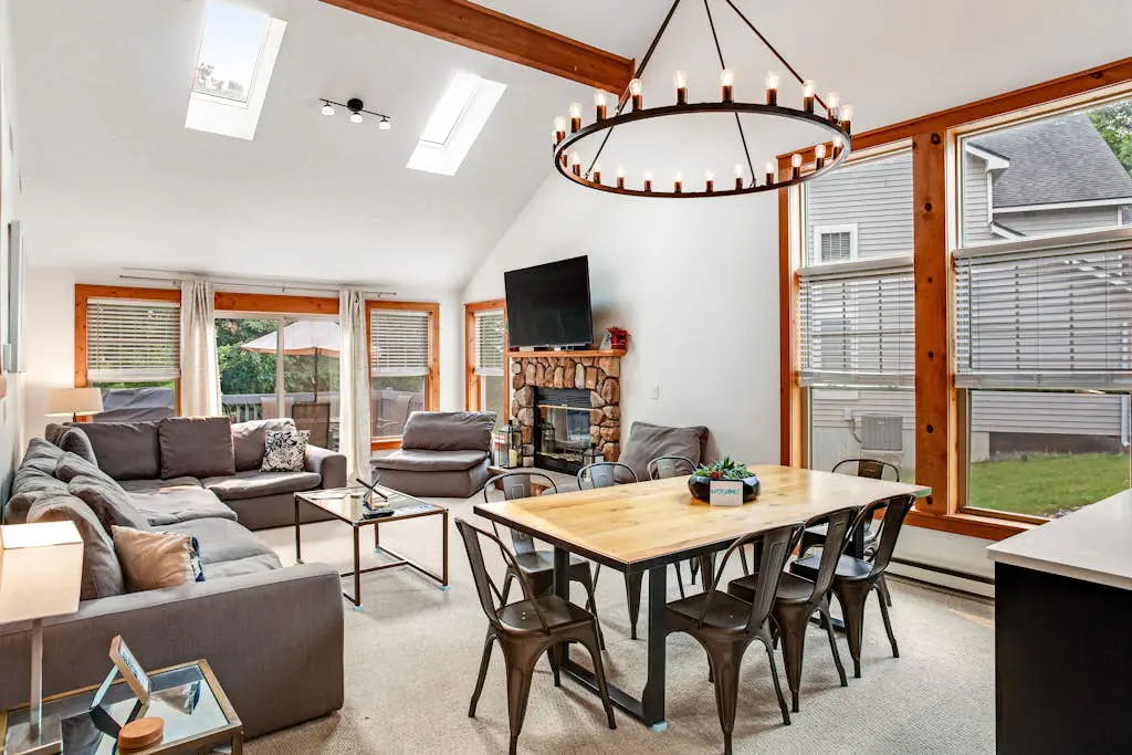 Modern Townhouse with WiFi and Washer/Dryer