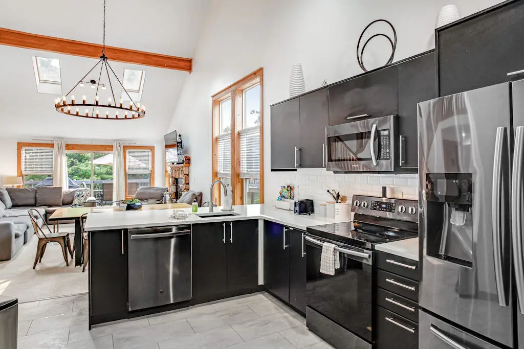 Modern Townhouse with WiFi and Washer/Dryer
