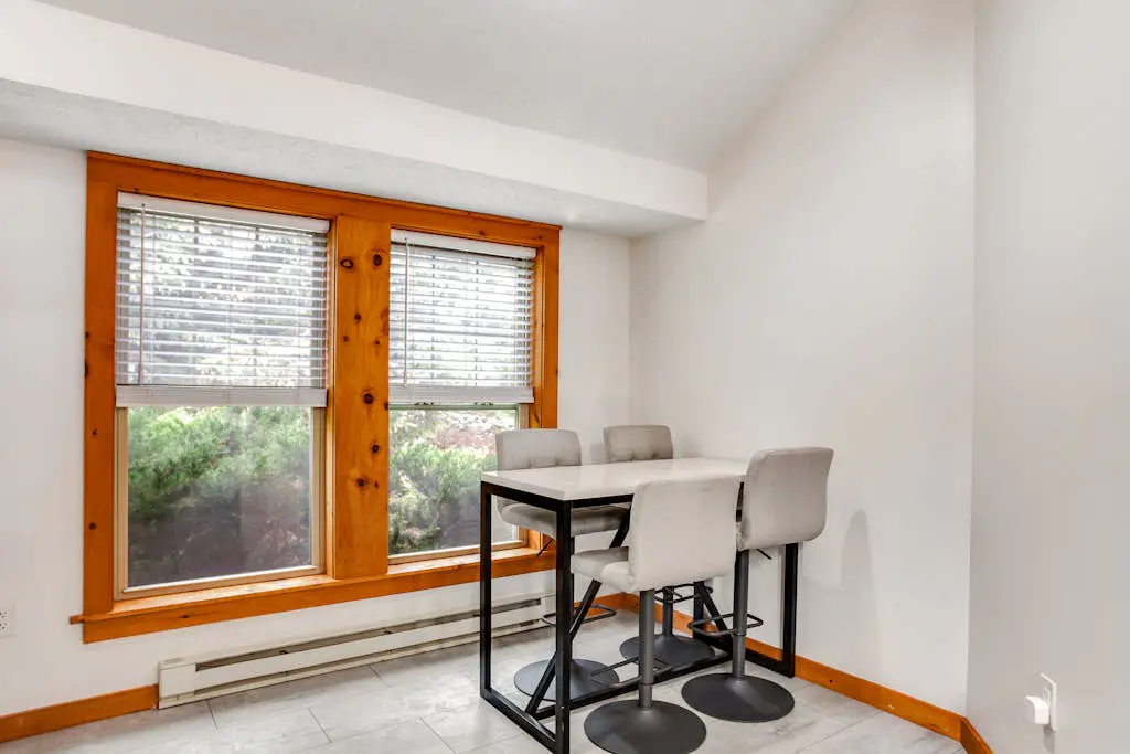 Modern Townhouse with WiFi and Washer/Dryer