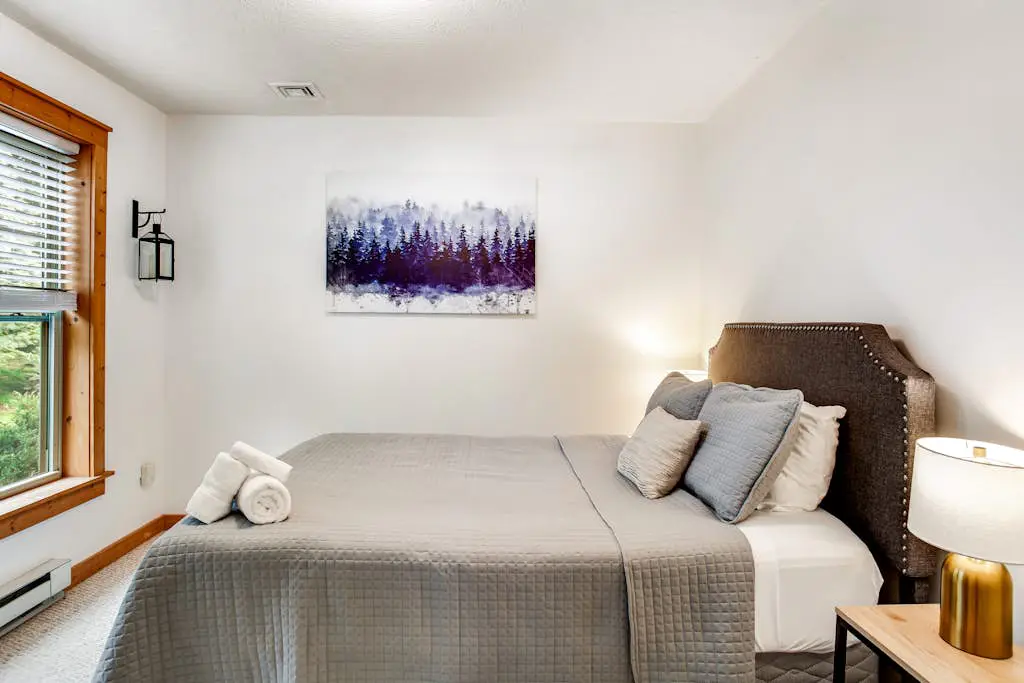Modern Townhouse with WiFi and Washer/Dryer