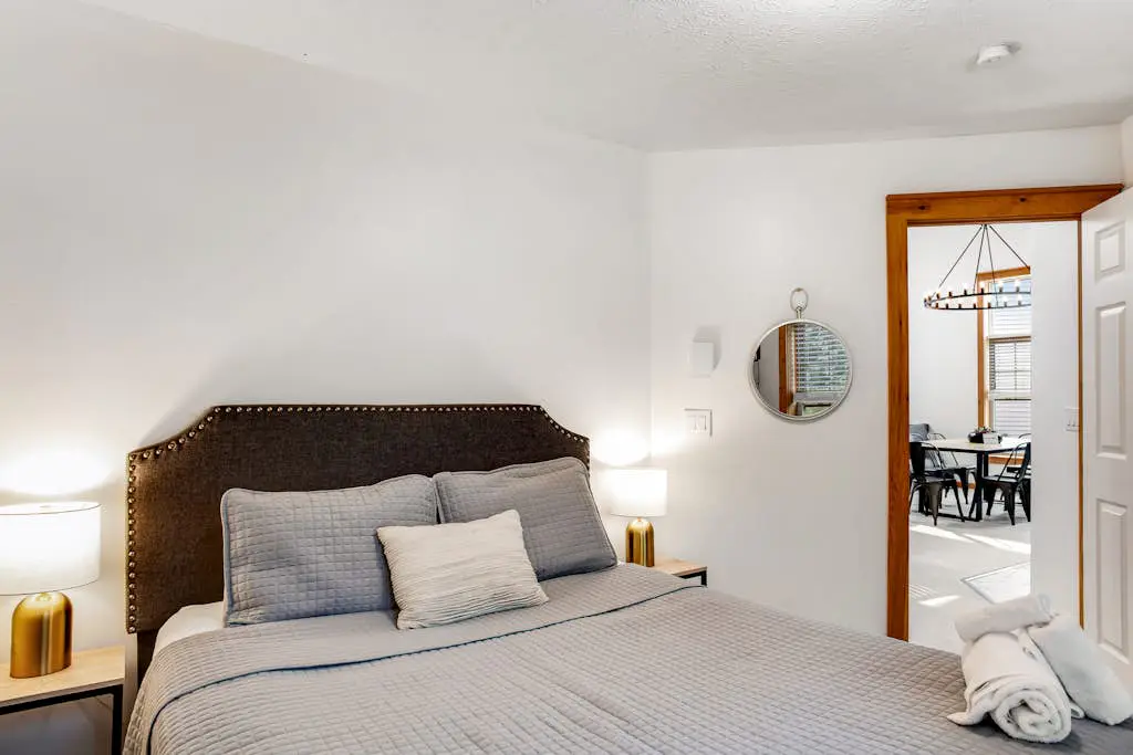 Modern Townhouse with WiFi and Washer/Dryer