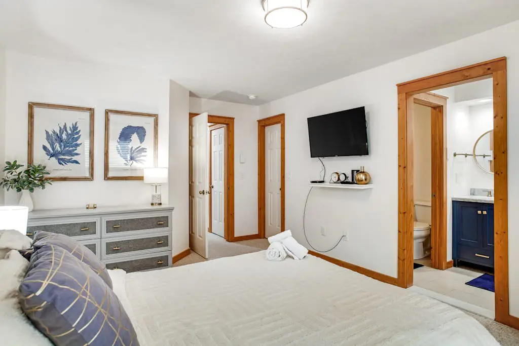 Modern Townhouse with WiFi and Washer/Dryer