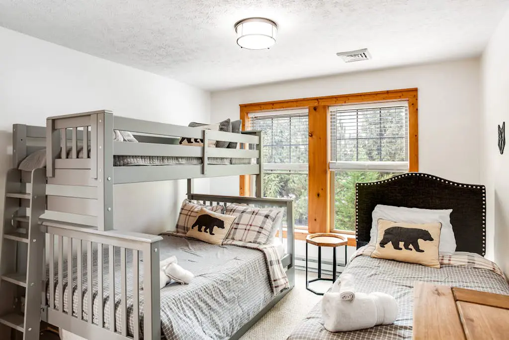 Modern Townhouse with WiFi and Washer/Dryer