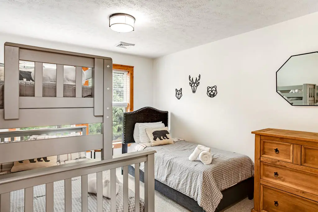 Modern Townhouse with WiFi and Washer/Dryer