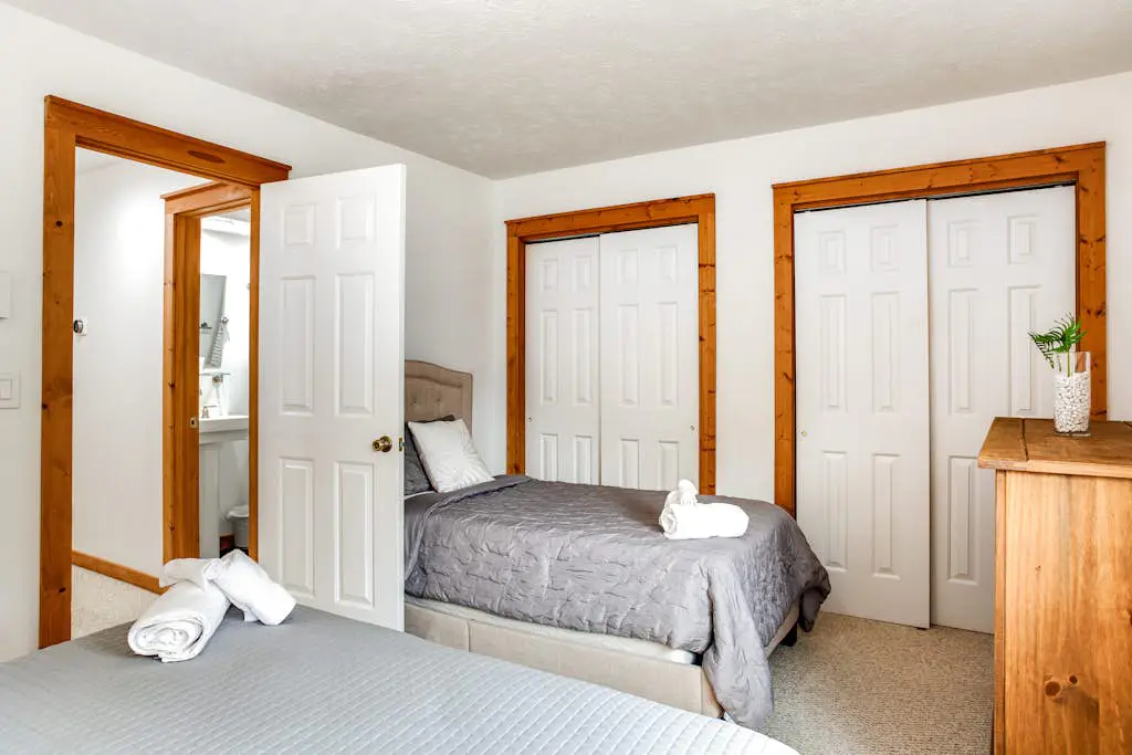 Modern Townhouse with WiFi and Washer/Dryer