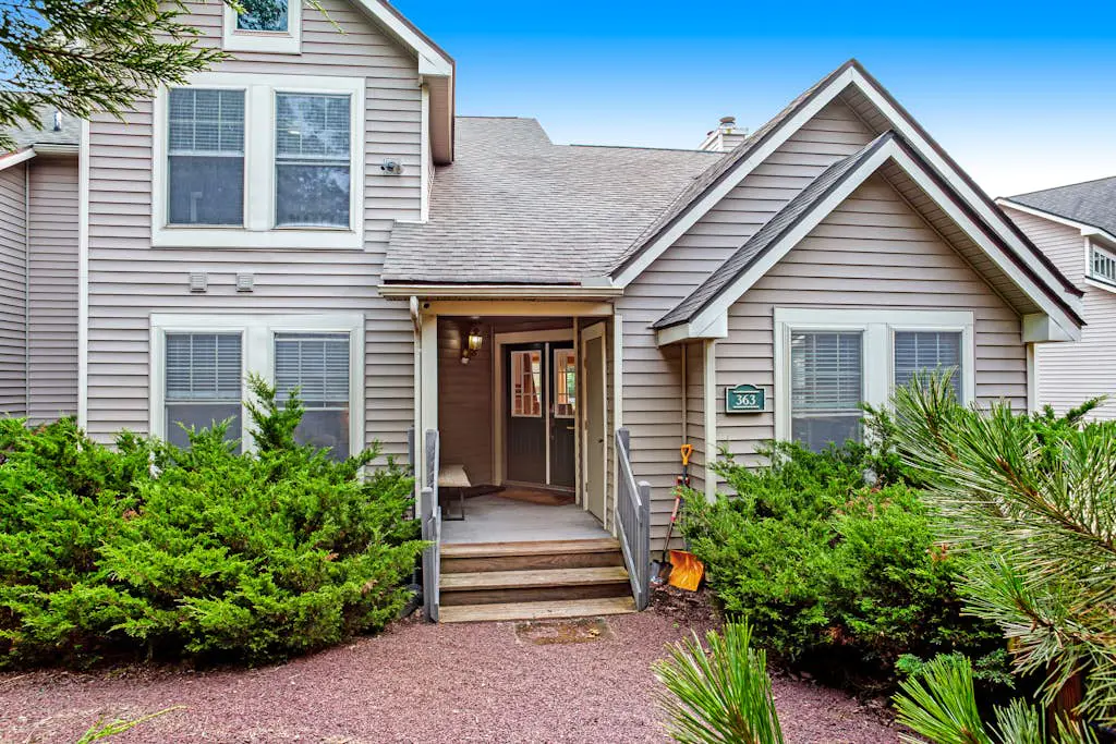 Modern Townhouse with WiFi and Washer/Dryer
