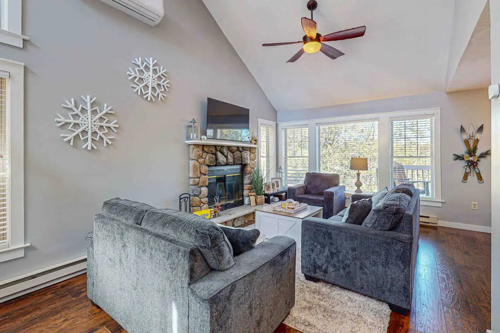 Gorgeous Townhouse with Fireplace Near Camelback
