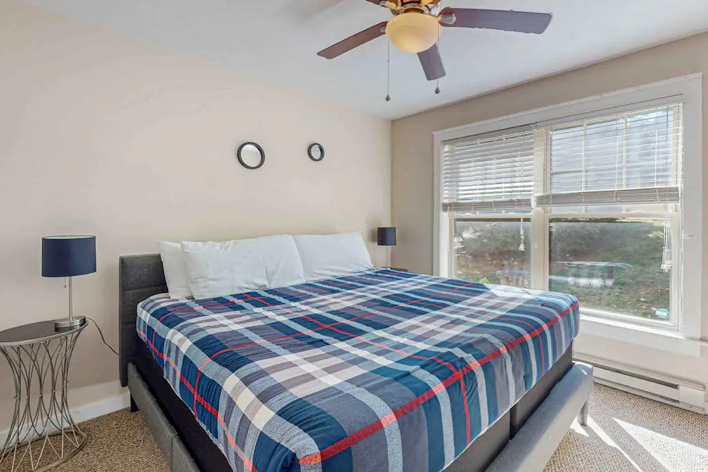 Gorgeous Townhouse with Fireplace Near Camelback