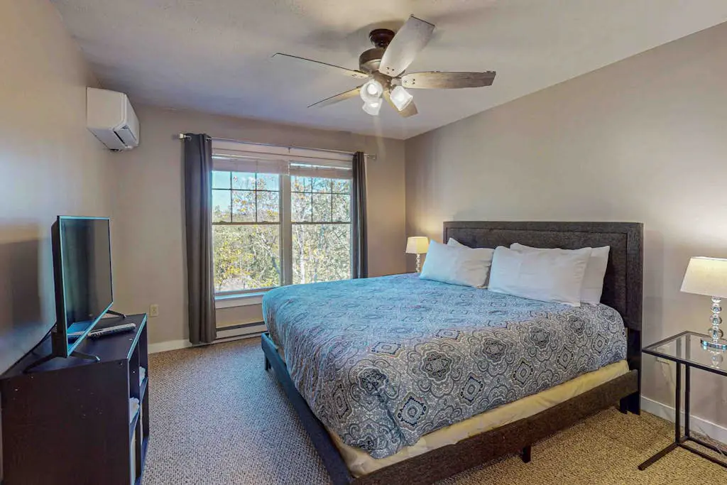 Gorgeous Townhouse with Fireplace Near Camelback