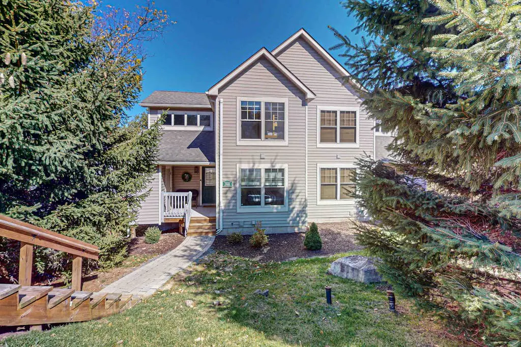 Gorgeous Townhouse with Fireplace Near Camelback