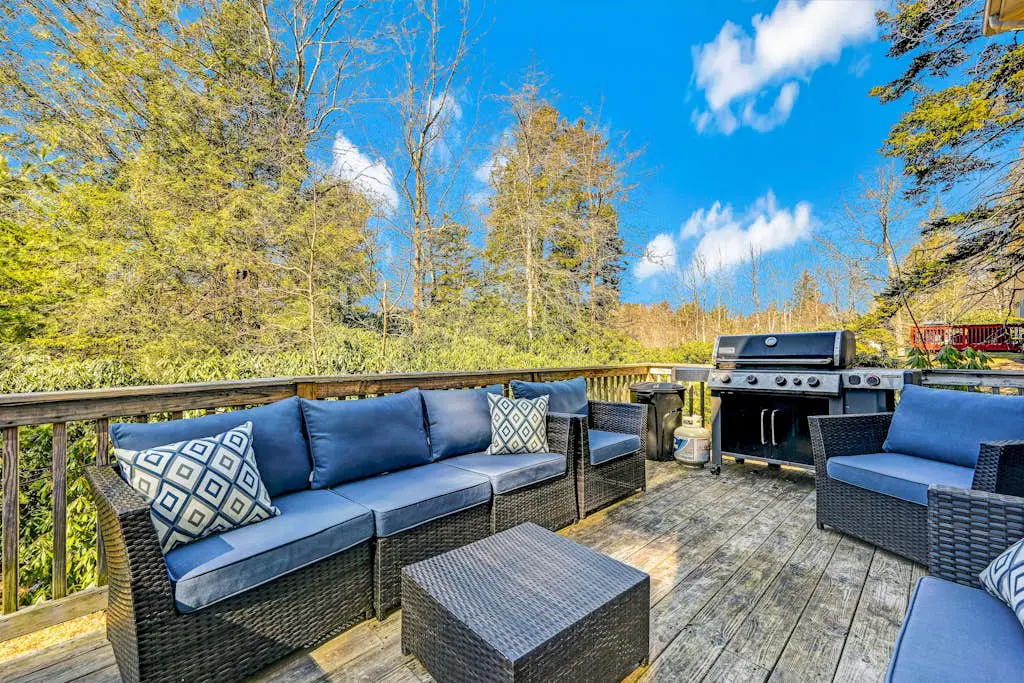 Leisurely Living in Long Pond