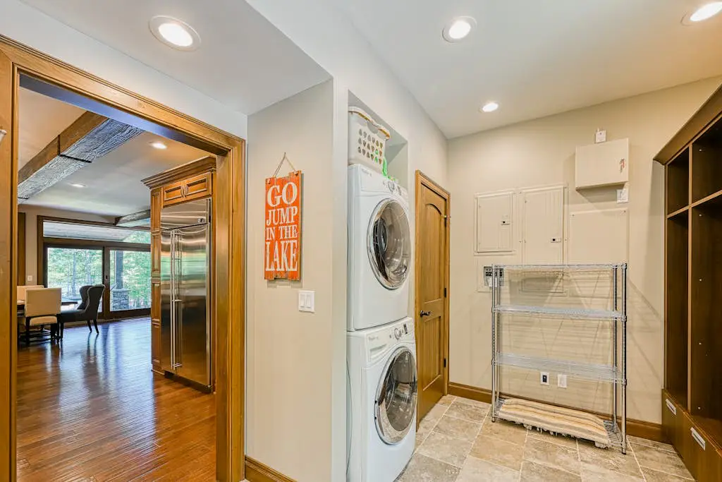 Luxury 4BR Mansion - HOT TUB - Lake View - Oakland