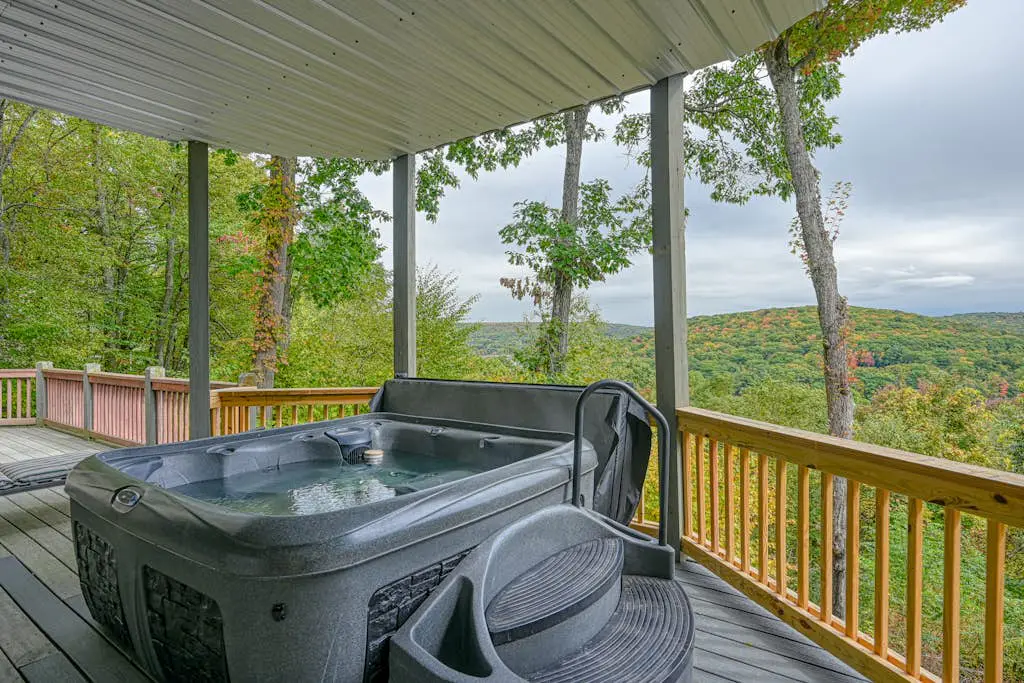 Spacious 5BR - HOT TUB - Lake & Mountain Views