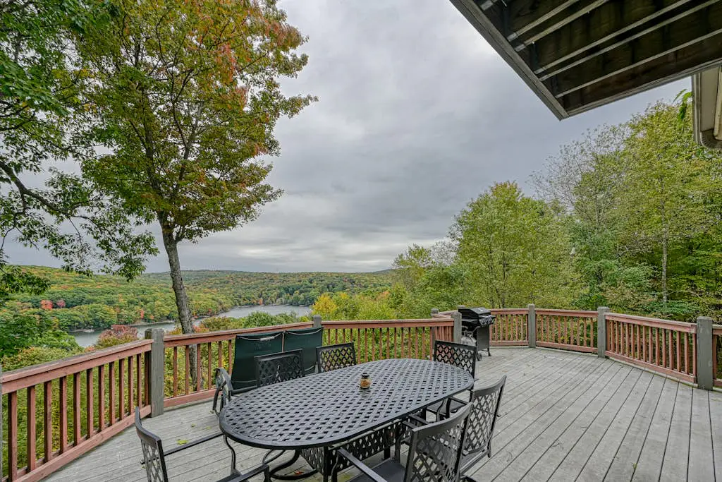 Spacious 5BR - HOT TUB - Lake & Mountain Views