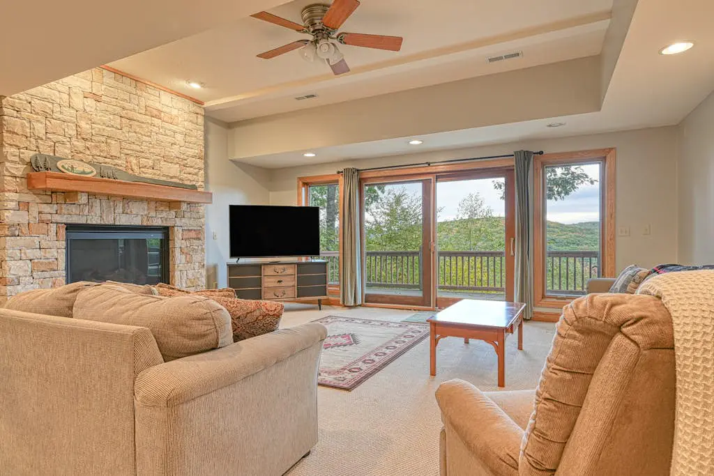 Spacious 5BR - HOT TUB - Lake & Mountain Views