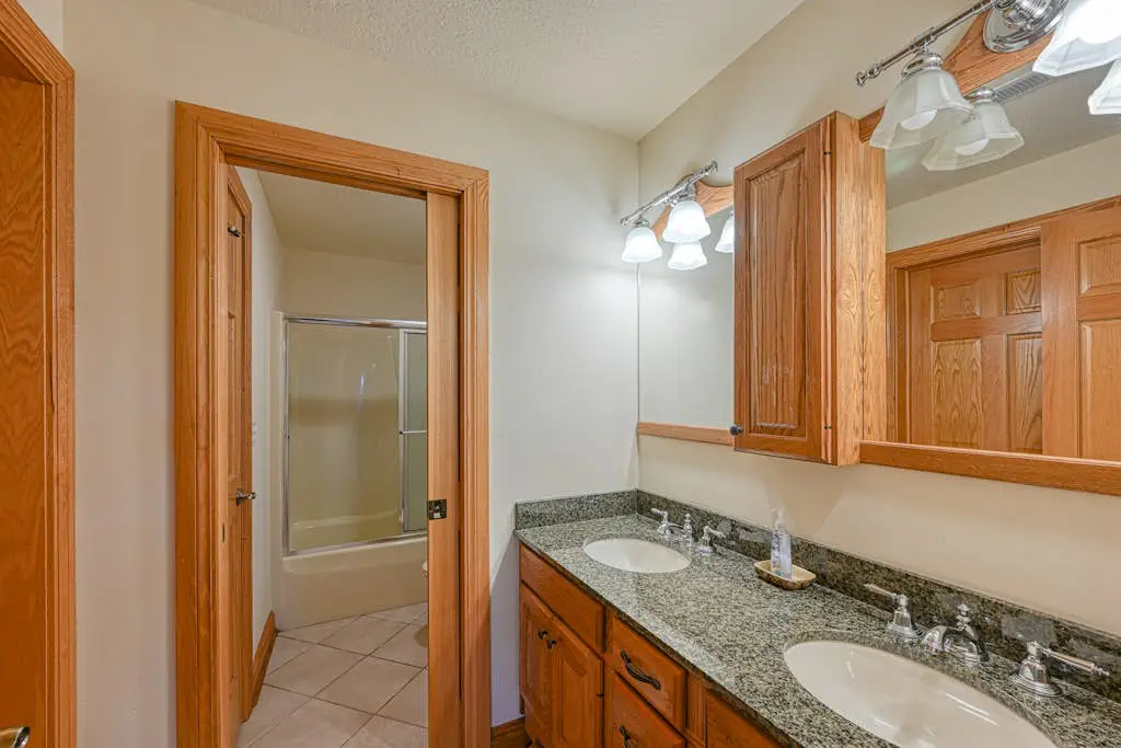 Spacious 5BR - HOT TUB - Lake & Mountain Views