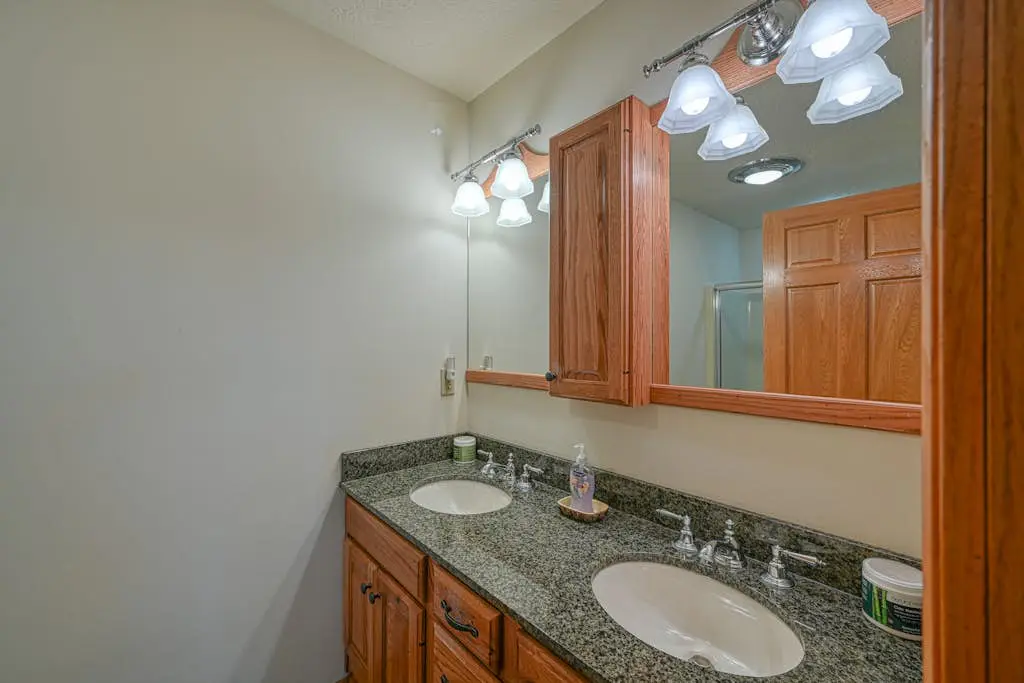 Spacious 5BR - HOT TUB - Lake & Mountain Views