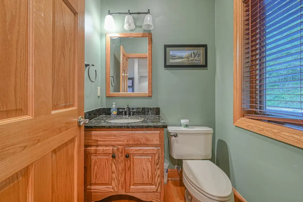 Spacious 5BR - HOT TUB - Lake & Mountain Views