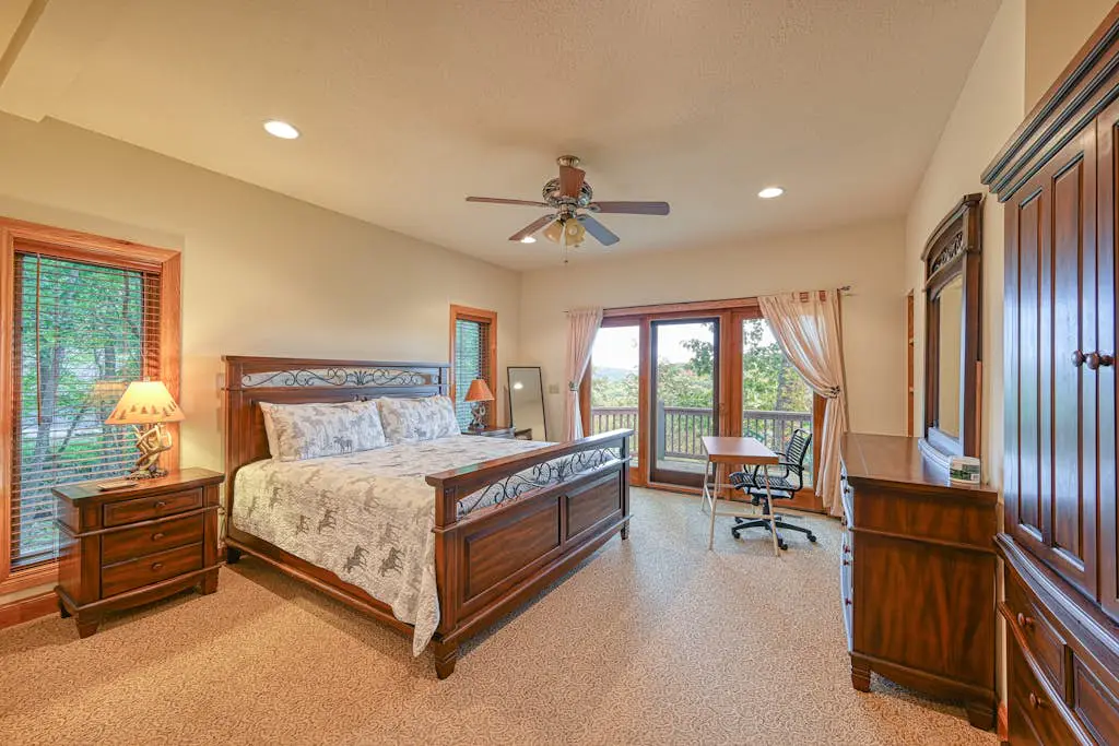 Spacious 5BR - HOT TUB - Lake & Mountain Views