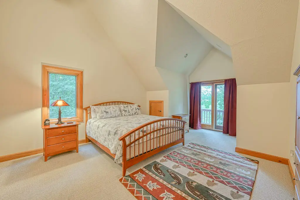 Spacious 5BR - HOT TUB - Lake & Mountain Views