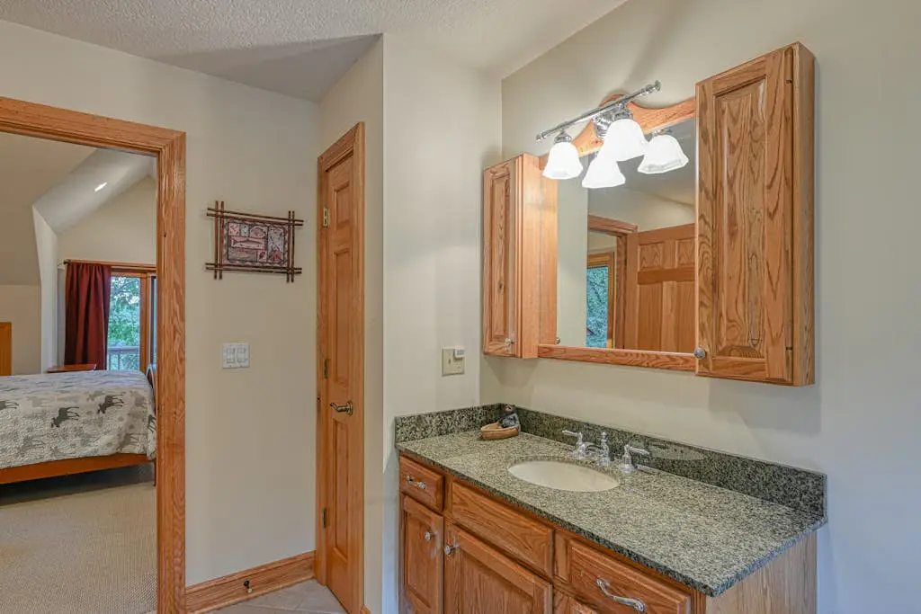 Spacious 5BR - HOT TUB - Lake & Mountain Views