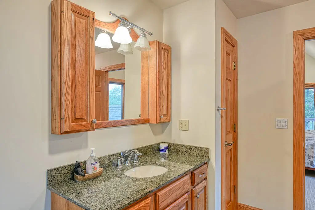 Spacious 5BR - HOT TUB - Lake & Mountain Views