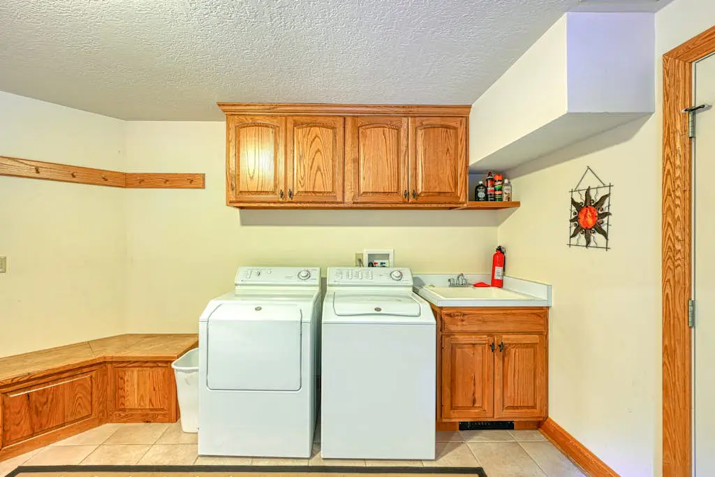 Spacious 5BR - HOT TUB - Lake & Mountain Views