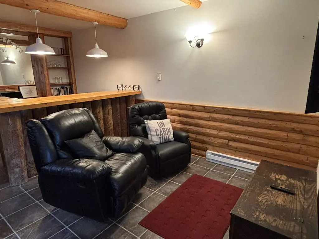Rustic 3BR Cabin - HOT TUB - Lake View - Oakland