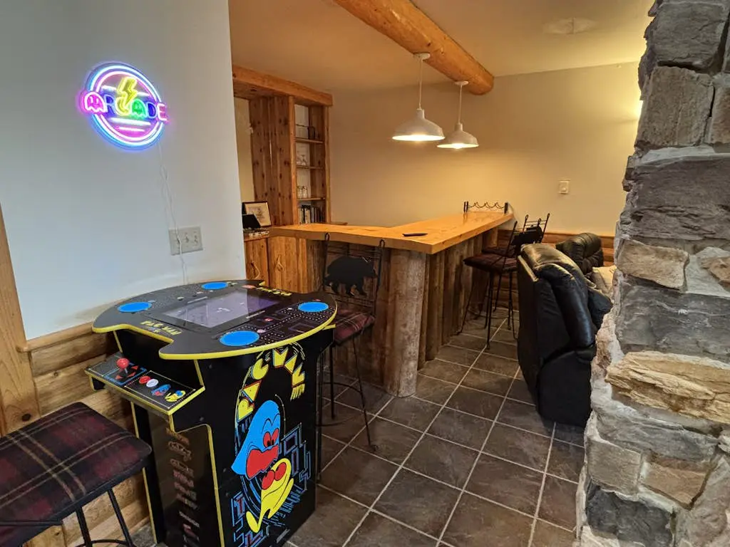 Rustic 3BR Cabin - HOT TUB - Lake View - Oakland