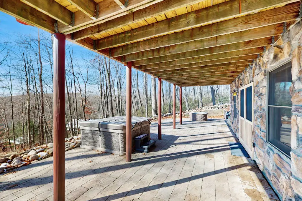 Rustic 3BR Cabin - HOT TUB - Lake View - Oakland