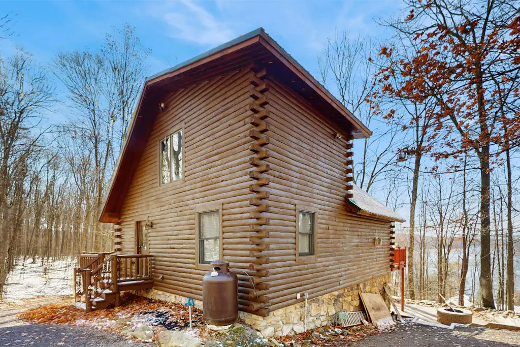 Rustic 3BR Cabin - HOT TUB - Lake View - Oakland