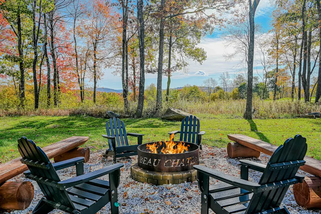 Charming 6BR Chalet - HOT TUB - Mountain View