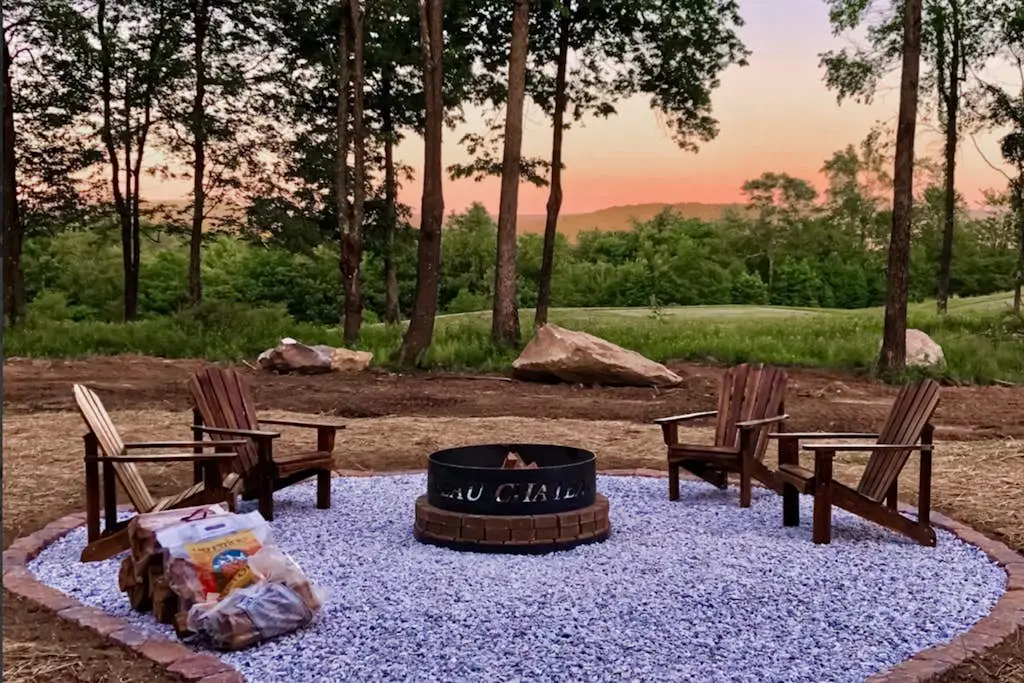 Charming 6BR Chalet - HOT TUB - Mountain View