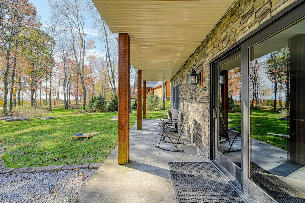 Charming 6BR Chalet - HOT TUB - Mountain View