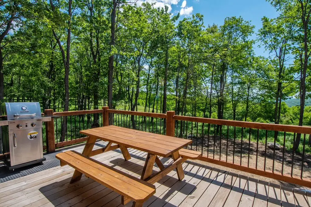 Charming 6BR Chalet - HOT TUB - Mountain View