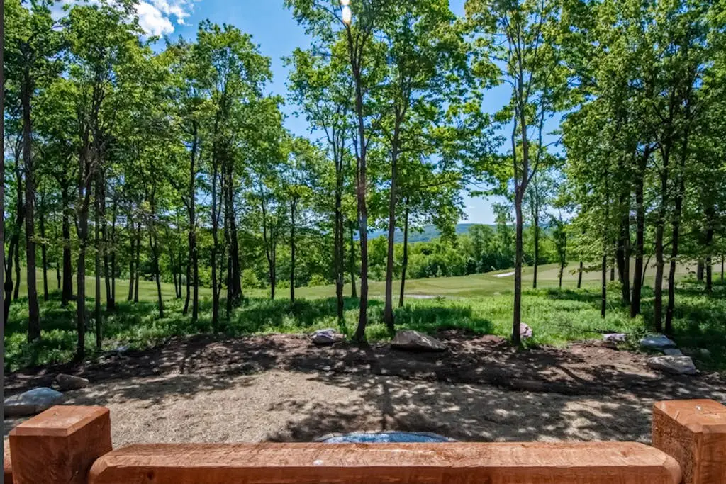 Charming 6BR Chalet - HOT TUB - Mountain View