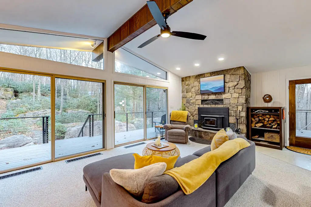 Charming 4BR Home - HOT TUB - Oakland