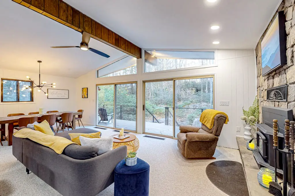 Charming 4BR Home - HOT TUB - Oakland