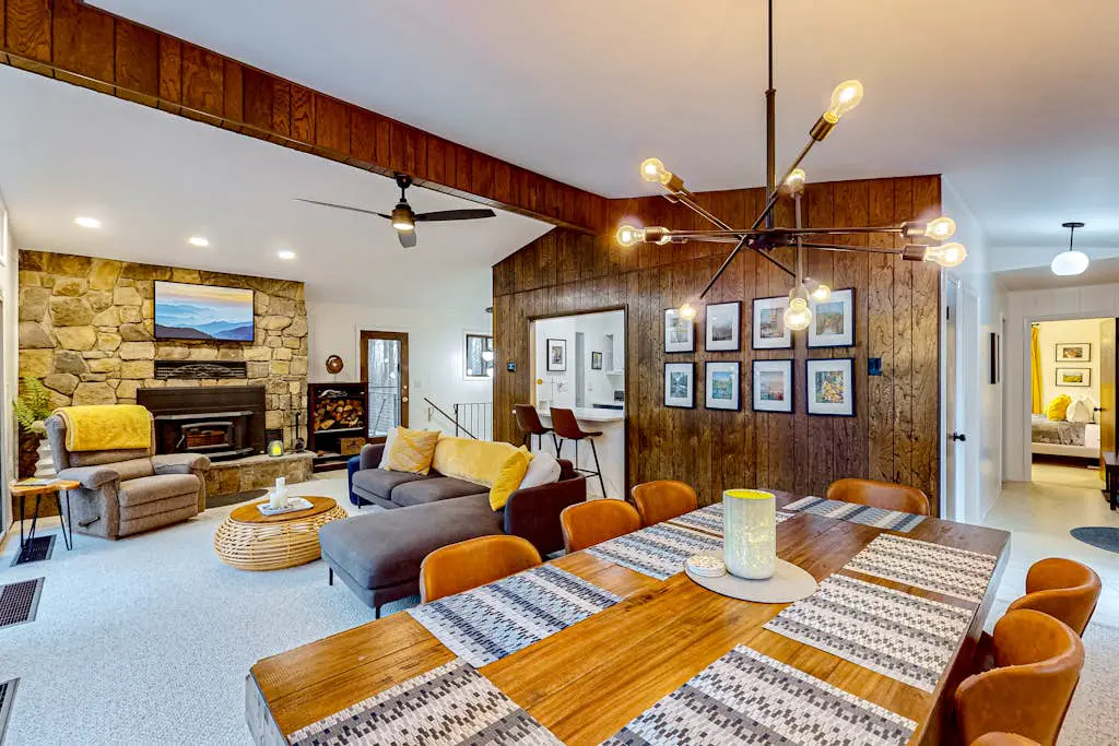 Charming 4BR Home - HOT TUB - Oakland