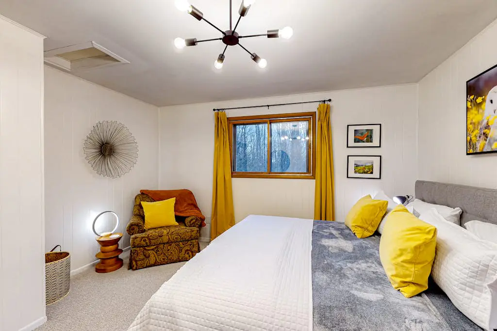 Charming 4BR Home - HOT TUB - Oakland
