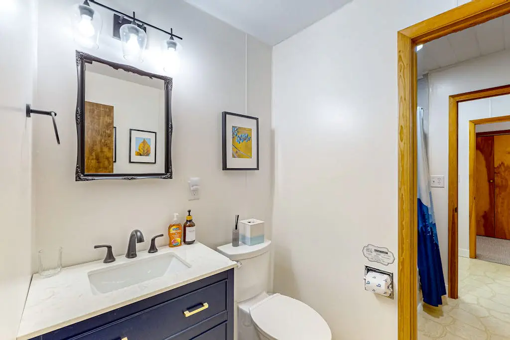 Charming 4BR Home - HOT TUB - Oakland