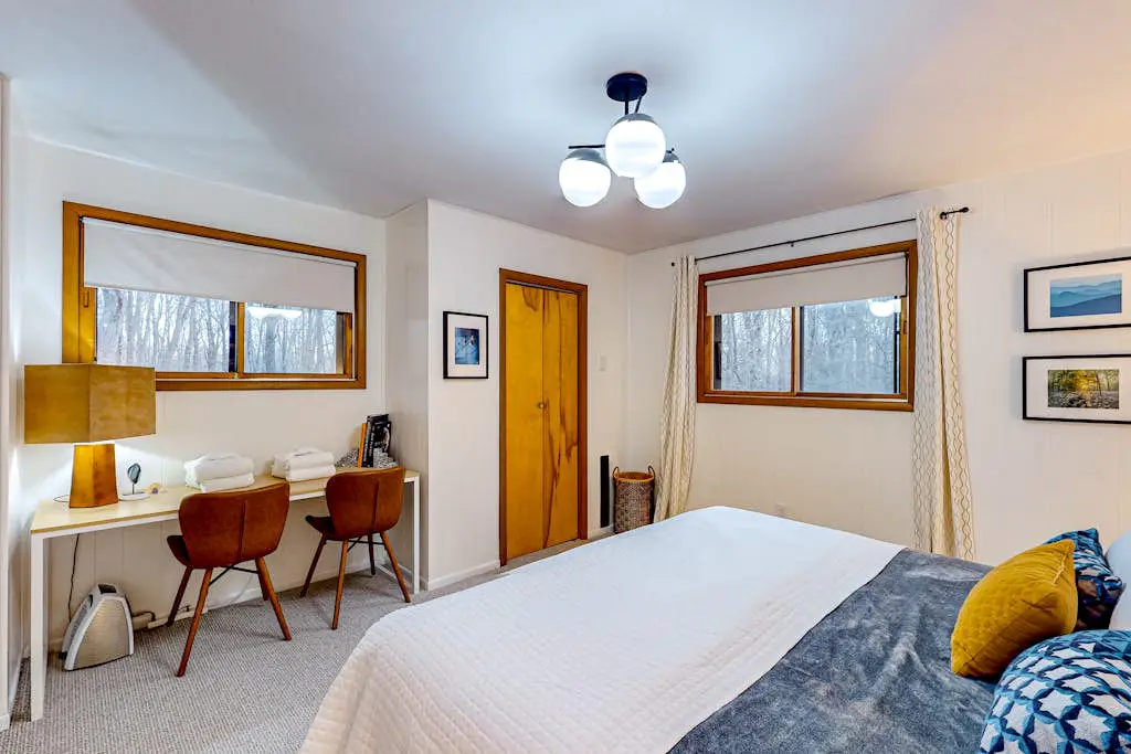 Charming 4BR Home - HOT TUB - Oakland