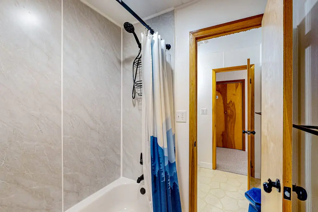 Charming 4BR Home - HOT TUB - Oakland