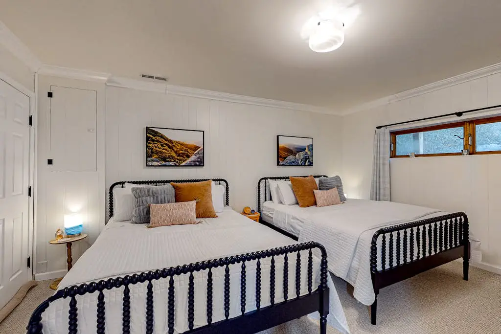 Charming 4BR Home - HOT TUB - Oakland